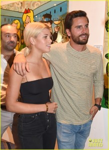 scott-disick-cuddles-up-to-girlfriend-sofia-richie-at-art-basel-event-01.jpg