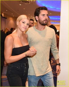 scott-disick-cuddles-up-to-girlfriend-sofia-richie-at-art-basel-event-05.jpg