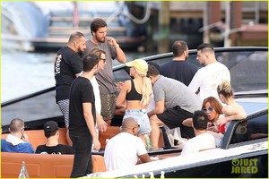 scott-disick-cuddles-up-to-girlfriend-sofia-richie-at-art-basel-event-06.jpg