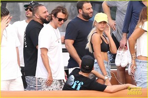 scott-disick-cuddles-up-to-girlfriend-sofia-richie-at-art-basel-event-08.jpg