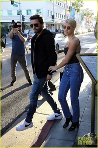 scott-disick-sofia-richie-step-out-for-afternoon-date-04.jpg
