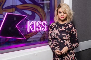 selena-gomez-kiss-fm-studio-in-london-december-4-2017-4.thumb.jpg.e400e80932693bcff568db1b492c8bdc.jpg