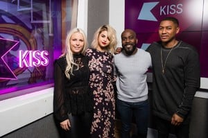 selena-gomez-kiss-fm-studio-in-london-december-4-2017-6.thumb.jpg.7e47329f84f34a76ac3762f69cdaabec.jpg