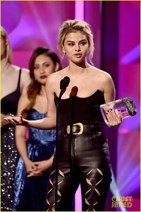 selena-gomez-speech-billboard-women-in-music-14.jpg