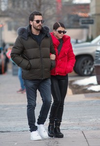 sofia-richie-romantic-stroll-with-scott-disick-in-aspen-2.jpg