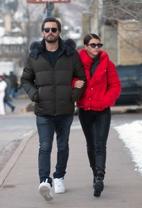 sofia-richie-romantic-stroll-with-scott-disick-in-aspen-8.jpg