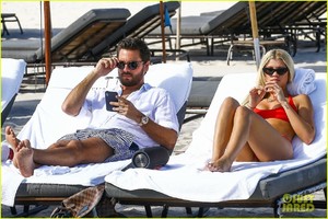 sofia-richie-scott-disick-lounge-poolside-in-miami-01.jpg