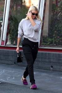 sofia-richie-street-style-shops-at-gucci-in-west-hollywood-6.jpg