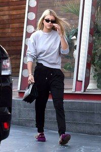 sofia-richie-street-style-shops-at-gucci-in-west-hollywood-9.jpg