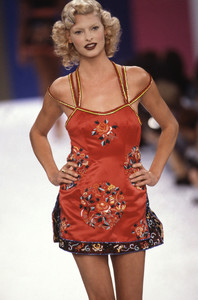 todd-oldham-ss-1995-3.thumb.jpg.d46467456a30e077dd46c5c057e2725e.jpg