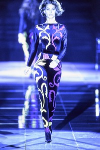 versace-fw-1991-13.thumb.jpg.ced4c967ab09615711ddf2c79b52e444.jpg