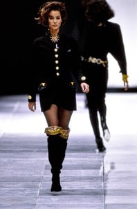 versace-fw-1991-18.thumb.jpg.697484c8d6c4c812ab58ca145132e110.jpg