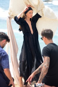victoria-lee-and-georgia-fowler-on-the-set-of-a-photoshoot-at-maroubra-beach-12-21-2017-5.jpg