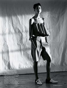 vogue-uk-2013-04-apr-2347.thumb.png.af69a0a77e09e8b1def84b3b9d88a6a5.png