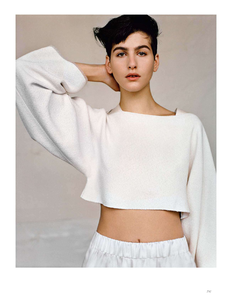 vogue-uk-2013-04-apr-2358.thumb.png.a8ac9395b1cb023943a9082ee7789865.png