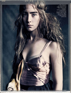 vogue-uk-2013-04-apr-2423.thumb.png.8fa69370b236d17927fd5c1648dfd394.png