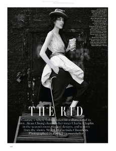 vogue-uk-2013-10-oct-3101.thumb.png.68fa5940edc124ffd0dea33b024110b3.png