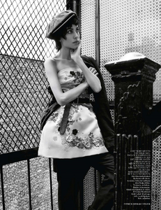 vogue-uk-2013-10-oct-3123.thumb.png.aa16b36dd9a9005f019d7a54158996cd.png