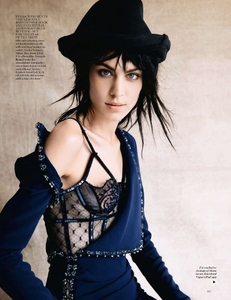 vogue-uk-2013-10-oct-3178.thumb.png.a7bbcea760a5d3d3e0ca7fc74a15a538.png