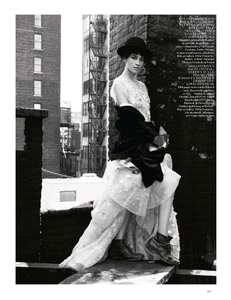 vogue-uk-2013-10-oct-31910.thumb.png.c53779608e325ea09fd368ac5decb82f.png