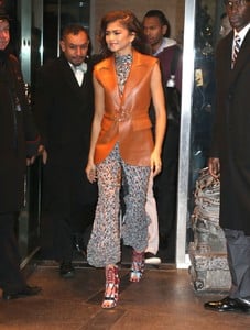 zendaya-is-stylish-leaving-her-hotel-in-nyc-5.jpg
