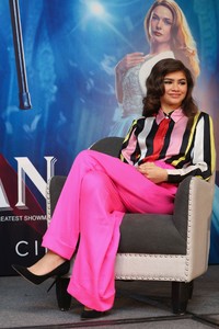 zendaya-the-greatest-showman-press-conference-in-mexico-city-4.jpg