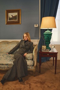 01-Khaite-Pre-Fall-18.thumb.jpg.5fd1ed7325038cca2c72e1c2eeb52785.jpg
