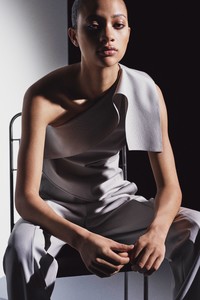 01-Narciso-Rodriguez-Pre-Fall-18.thumb.jpg.1f3b56d650cd83fac4f903f2ad1426e7.jpg