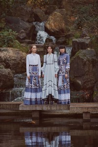 01-erdem-pre-fall-18.thumb.jpg.712eff90d2044fbbedcf2fa1351657bf.jpg