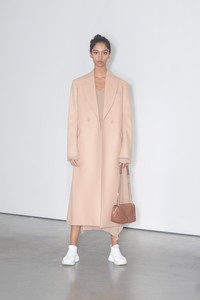 04-Stella-McCartney-Pre-Fall-18.thumb.jpg.cd761eb7967cb4fac808a07faea835d5.jpg