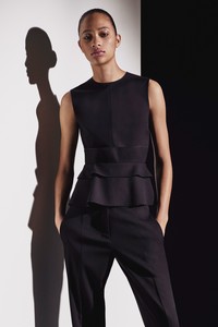 05-Narciso-Rodriguez-Pre-Fall-18.thumb.jpg.bcdf19d6171e8a01df846417c0676fc9.jpg