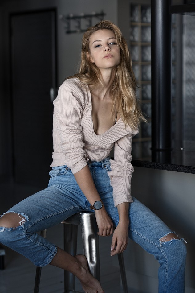 2018 parship blond model Eva Lovia