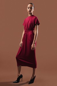 08-Narciso-Rodriguez-Pre-Fall-18.thumb.jpg.908c2d0b664f061f382cebdcc2712fdb.jpg