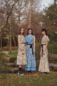 08-erdem-pre-fall-18.thumb.jpg.48ec907686d871b25fb416da56b81084.jpg