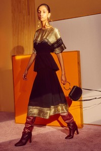 09-Chloe-Resort-18.thumb.jpg.62f9552187d532db6e00128adc90f699.jpg