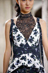 100-proenza-schouler-spring-2018-details.thumb.jpg.56ea88147aa3a81665506b5a4cc4f69f.jpg