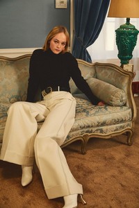 11-Khaite-Pre-Fall-18.thumb.jpg.446338fe04ff416c2050b8510553cdcc.jpg