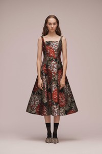11-erdem-pre-fall-18.thumb.jpg.028fa179734484d4b5e96d384b3edcdb.jpg