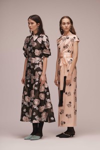 12-erdem-pre-fall-18.thumb.jpg.b9b778fc4c5e273a8cc22a2d34dbf95d.jpg