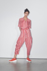 13-Stella-McCartney-Pre-Fall-18.thumb.jpg.b30b28662d0e089bb1345016c7521cfa.jpg