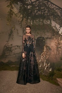 13-alberta-ferretti-limited-edition-spring-summer-2018-couture.thumb.jpg.e2f2cf7e9728e4f66893a0a4268fed69.jpg