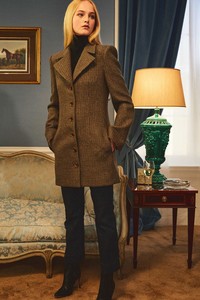 16-Khaite-Pre-Fall-18.thumb.jpg.2c164923826181e55a48fd0055f89a14.jpg