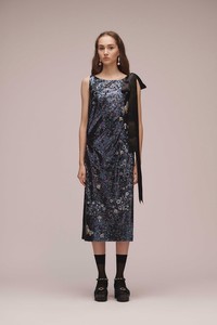 20-erdem-pre-fall-18.thumb.jpg.6f8f46d1accf4f560eb817c75597933f.jpg