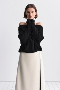 21-TSE-Pre-Fall-18.thumb.jpg.6e34db31509adcde215263e082f6c59a.jpg