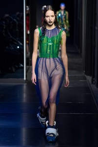 21-maison-margiela-ss-18.thumb.jpg.f77c72b62f2e1cab1bf45f254c40eb32.jpg