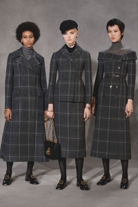 22-christian-dior-pre-fall-18.thumb.jpg.2200e343ed7b3bc0cf1a019667c34a4c.jpg