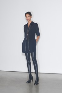 24-Stella-McCartney-Pre-Fall-18.thumb.jpg.fe66dc95dd6f2ce998c55773400a4a29.jpg