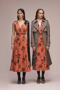 24-erdem-pre-fall-18.thumb.jpg.7454f1aca5d2580e8054387e091e032e.jpg