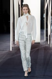 28-Azzaro-Spring-18-Couture.thumb.jpg.87b680252f7625a7cc86535df41acde3.jpg