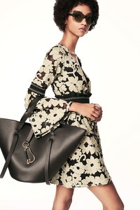 29-zac-posen-ss18.thumb.jpg.544442b854ce812d9e87b38b9132e861.jpg